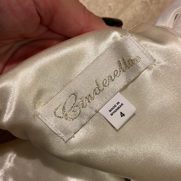 NWOT Cinderella brand pageant dress, white, pearl/gem accent. BEAUTIFUL! Size 4 - Picture 5 of 5